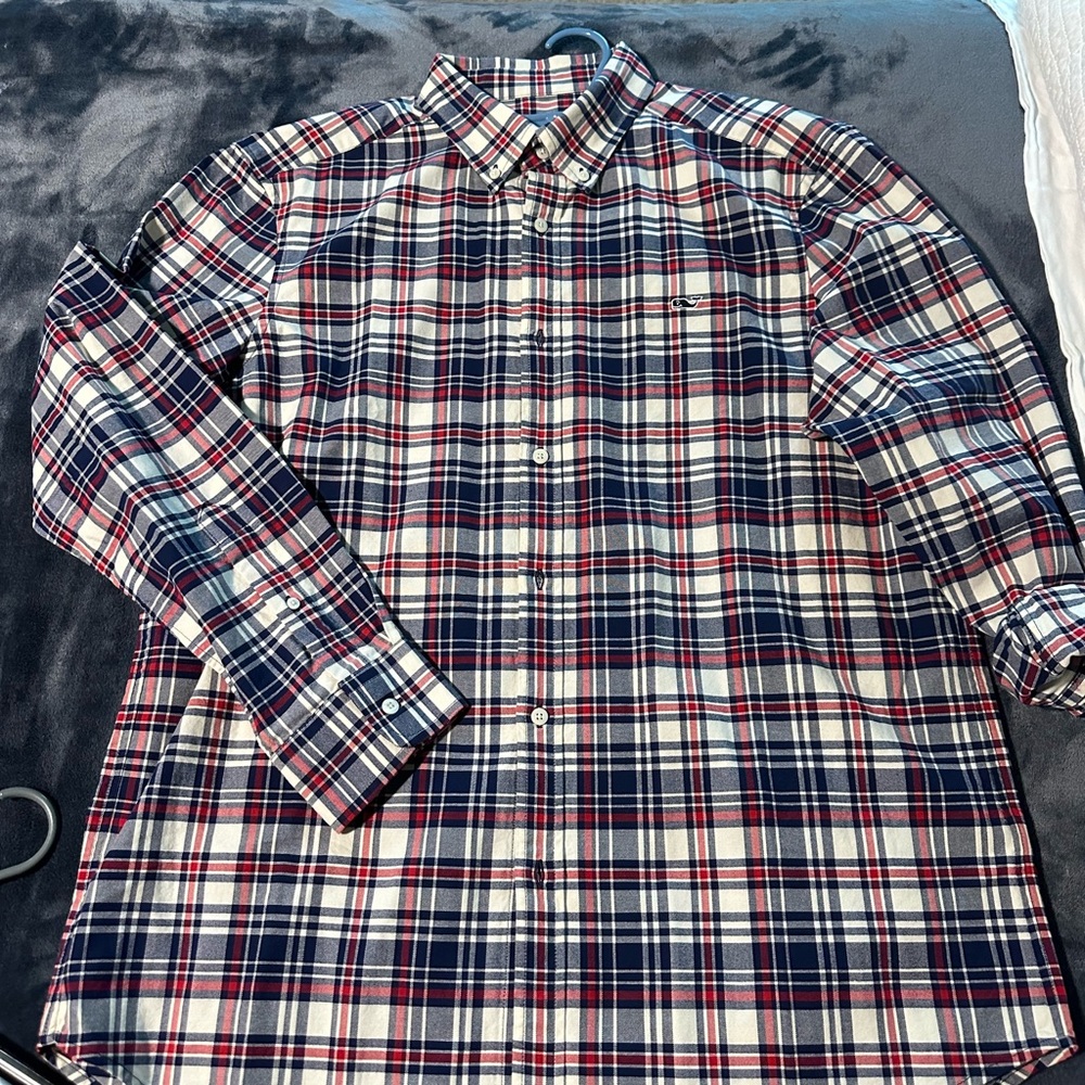 Vineyard vines button down shirt